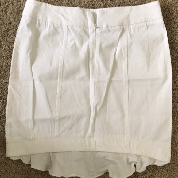 White skirt with fish tail in the back - Picture 2 of 2